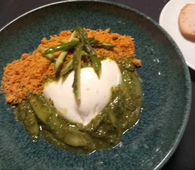 Bufala Asperges Au Pesto